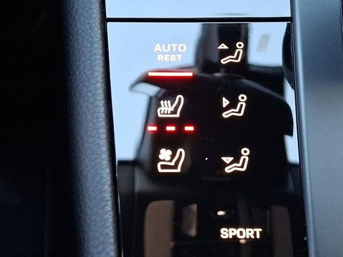 Certified 2025 Porsche Macan image 30