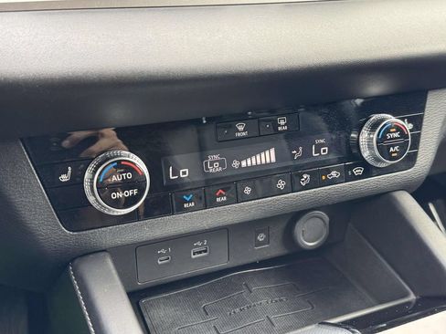 Used 2022 Mitsubishi Outlander SEL AWD/4WD image 19