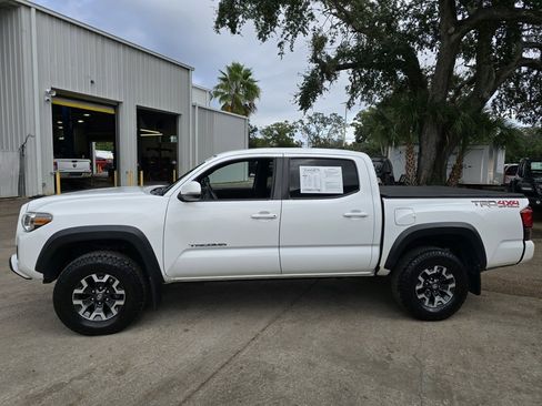 Used 2018 Toyota Tacoma TRD Off-Road image 3
