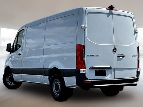 Used 2022 Mercedes-Benz Sprinter 2500 image 4