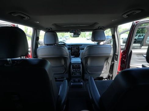 Used 2024 Jeep Grand Cherokee L Altitude AWD/4WD image 26