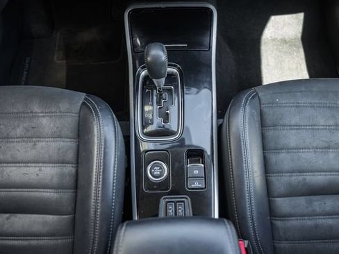 Used 2019 Mitsubishi Outlander SE AWD/4WD image 32
