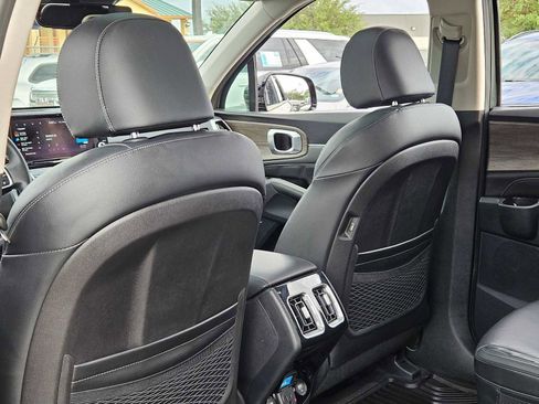 Used 2023 Kia Sorento SX Prestige image 16