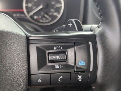 Certified 2025 Nissan Rogue SV FWD image 26