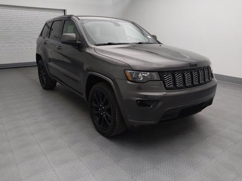 Used 2020 Jeep Grand Cherokee Altitude AWD/4WD image 13