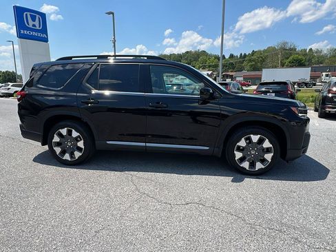 New 2026 Honda Pilot Touring image 3