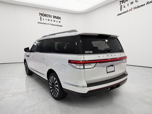 Used 2023 Lincoln Navigator L Black Label AWD/4WD image 3