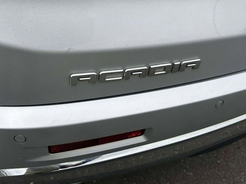 Used 2019 GMC Acadia Denali w/ Technology Package FWD image 10
