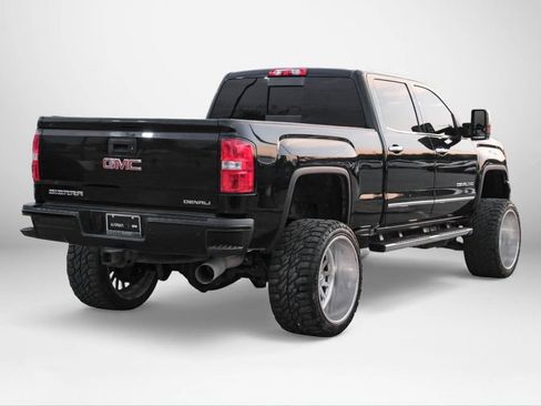 Used 2017 GMC Sierra 2500 Denali w/ Duramax Plus Package image 6