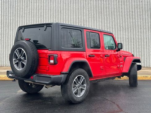 Used 2023 Jeep Wrangler Unlimited Sahara AWD/4WD image 5