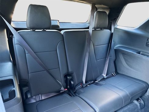 Used 2023 Chevrolet Traverse LT image 26