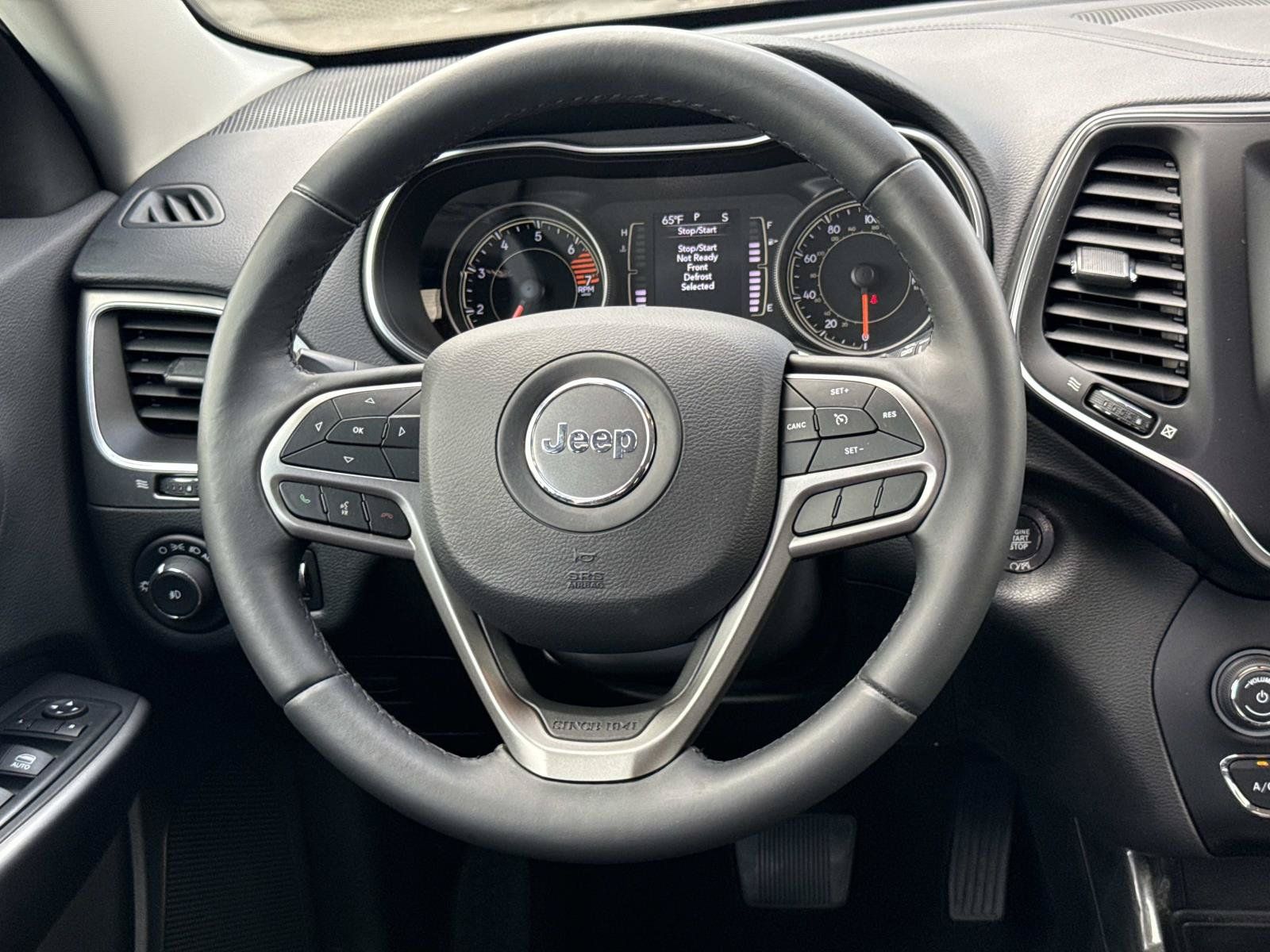 Used 2019 Jeep Cherokee Latitude Plus FWD image 16