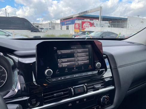 Used 2025 Nissan Pathfinder SV image 22