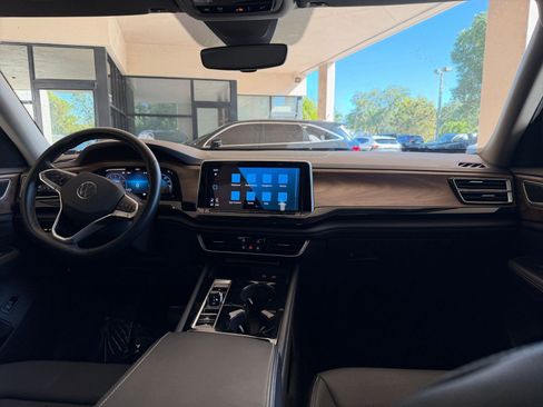 Used 2025 Volkswagen Atlas SE image 27