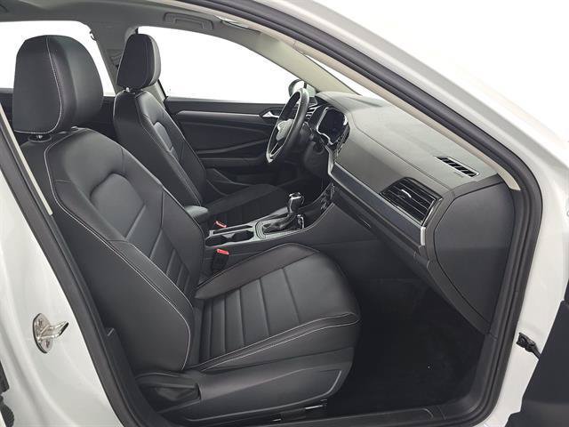 Used 2024 Volkswagen Jetta SE w/ Panoramic Sunroof Package FWD image 6