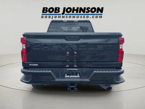 Used 2022 Chevrolet Silverado 2500 LT w/ Midnight Edition AWD/4WD image 3
