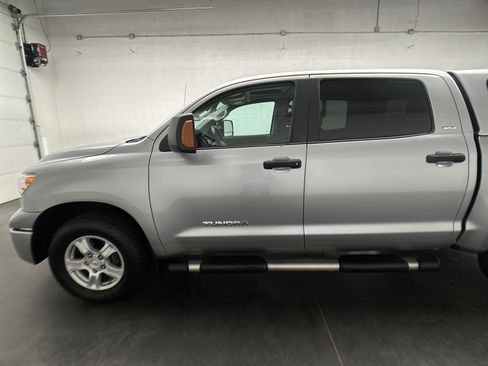 Used 2012 Toyota Tundra 4x4 CrewMax w/ SR5 Pkg image 5