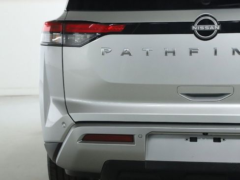 Certified 2025 Nissan Pathfinder SL image 46