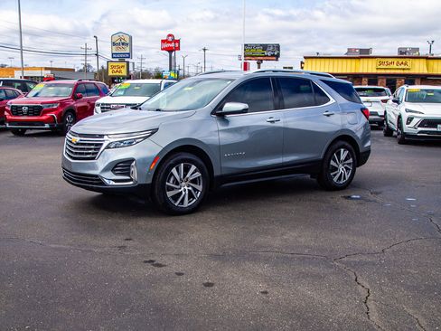Used 2024 Chevrolet Equinox Premier image 3