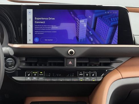 Used 2025 Toyota Crown Signia Limited w/ Advanced Technology Package image 18