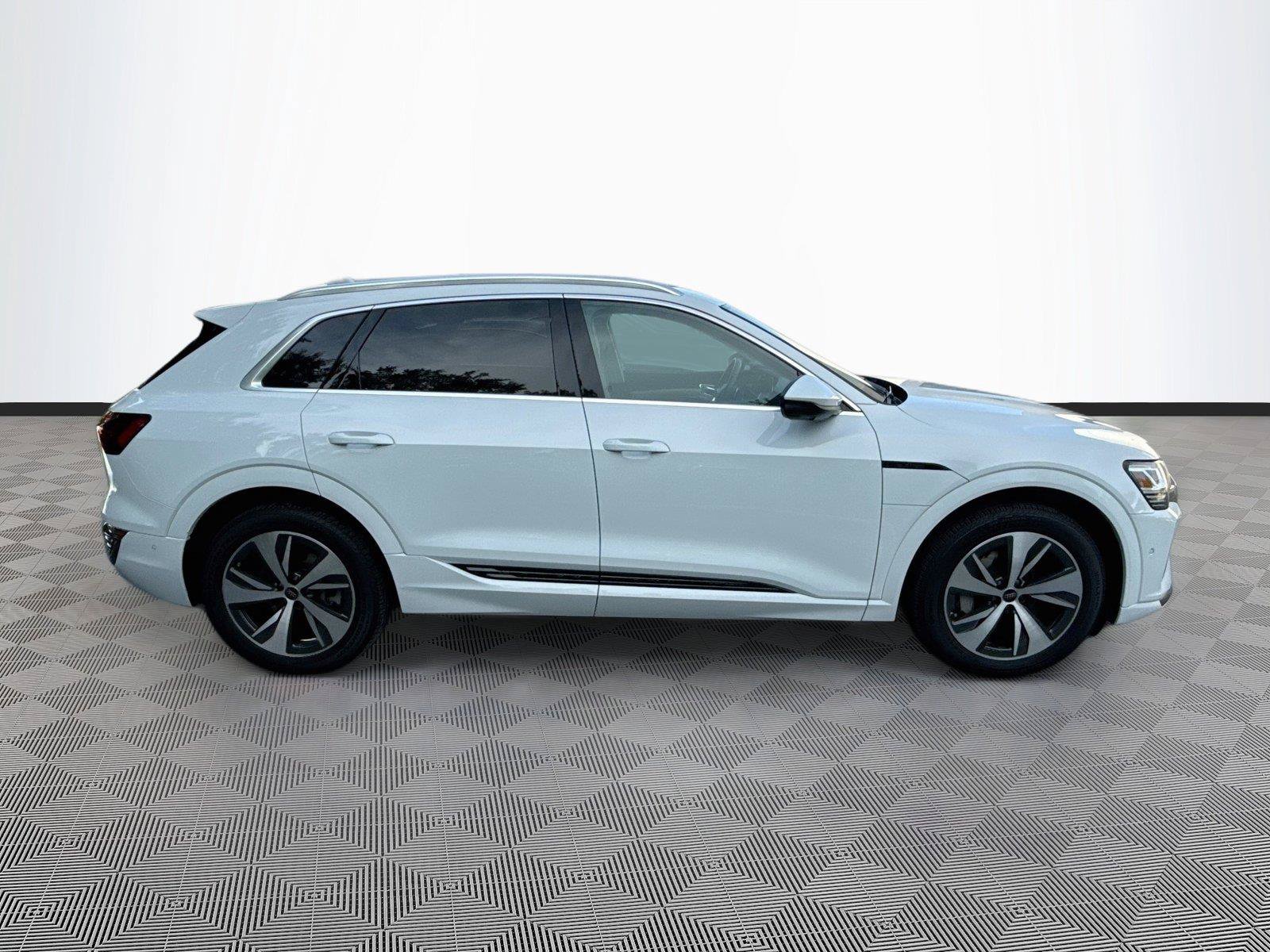 Certified 2024 Audi Q8 e-tron Premium Plus AWD/4WD image 8