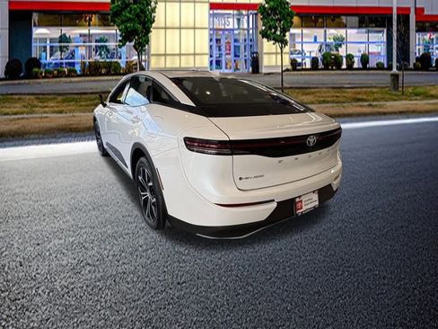 Used 2024 Toyota Crown XLE image 9