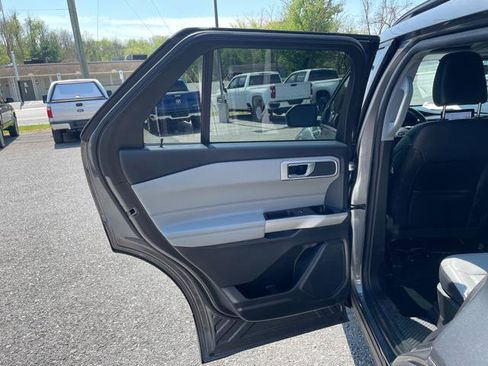 Used 2021 Ford Explorer XLT w/ Equipment Group 202A AWD/4WD image 23