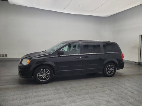 Used 2017 Dodge Grand Caravan SXT image 2