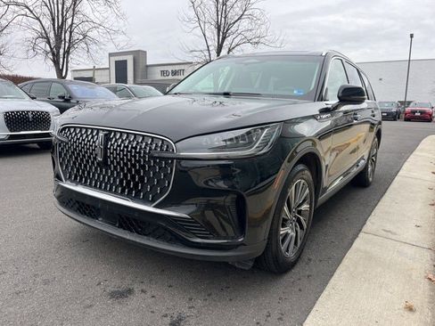 Used 2025 Lincoln Aviator AWD image 3