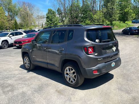Used 2018 Jeep Renegade Latitude w/ Advanced Technology Group AWD/4WD image 5