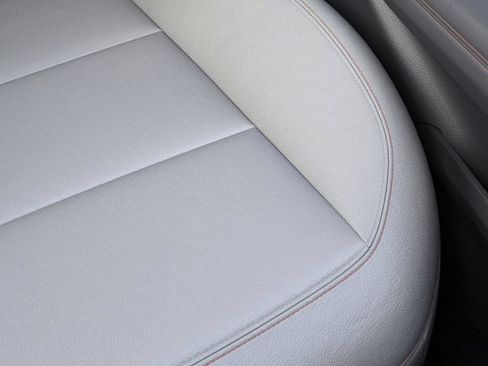New 2026 Ford Explorer Active w/ Active Comfort Package RWD image 17