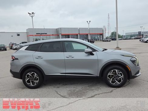 Used 2024 Kia Sportage LX AWD/4WD image 2