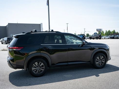 Used 2022 Nissan Pathfinder SV FWD image 10