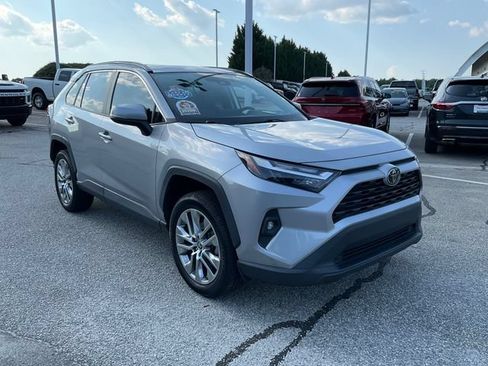 Used 2022 Toyota RAV4 XLE Premium FWD image 3