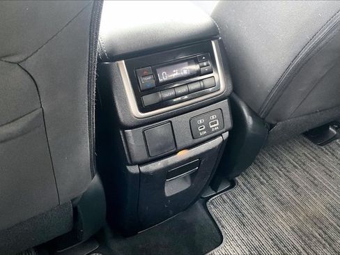Used 2023 Subaru Ascent Premium w/ Convenience Package AWD/4WD image 10