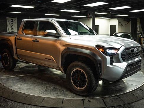 Used 2024 Toyota Tacoma TRD Off-Road image 5
