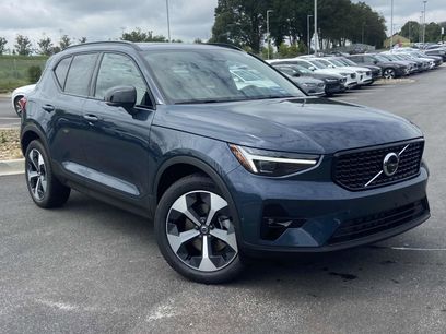 New 2026 Volvo XC40 B4 Plus w/ Climate Package