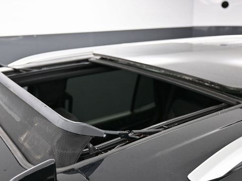 Used 2024 GMC Yukon Denali image 11