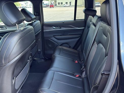 Used 2025 Jeep Grand Cherokee Limited w/ Luxury Tech Group II AWD/4WD image 6