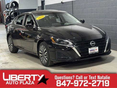 Used 2023 Nissan Altima 2.5 SV w/ SV Premium Package image 1