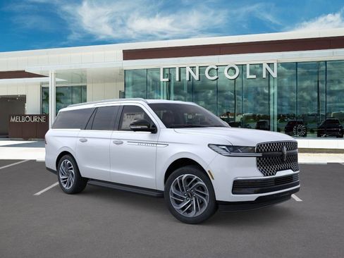 New 2026 Lincoln Navigator L Premier AWD/4WD image 7