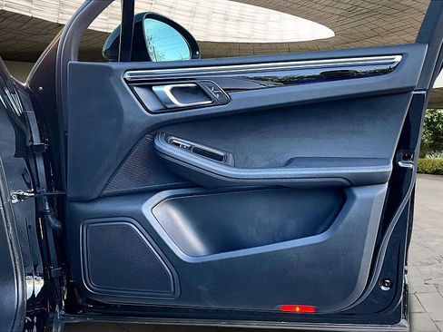 Used 2023 Porsche Macan Turbo image 19