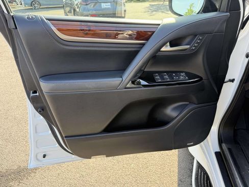 Used 2018 Lexus LX 570 4WD w/ Luxury Package image 12
