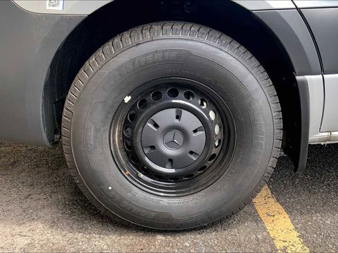 New 2025 Mercedes-Benz Sprinter 2500 image 9