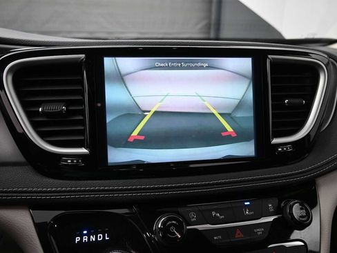 Used 2023 Chrysler Pacifica Touring-L w/ Road Tripper Package AWD/4WD image 8