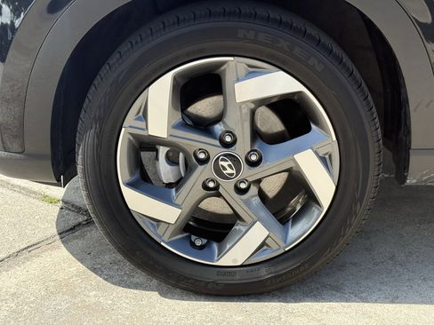 Used 2025 Hyundai Venue SEL FWD image 13