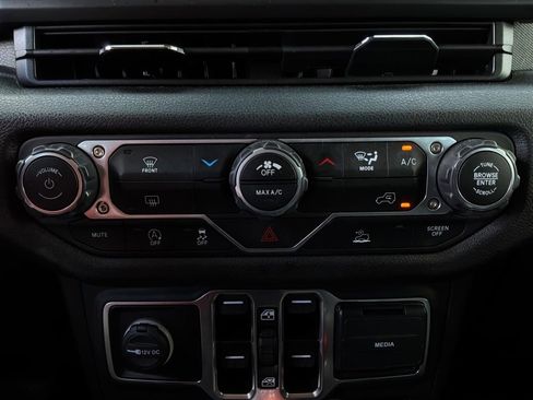 Used 2025 Jeep Wrangler Unlimited Sport AWD/4WD image 22