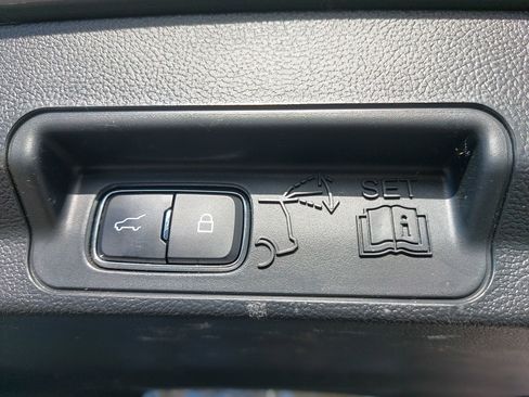 Used 2023 Ford Explorer XLT image 13