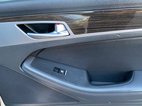 Used 2015 Hyundai Genesis 3.8 image 40