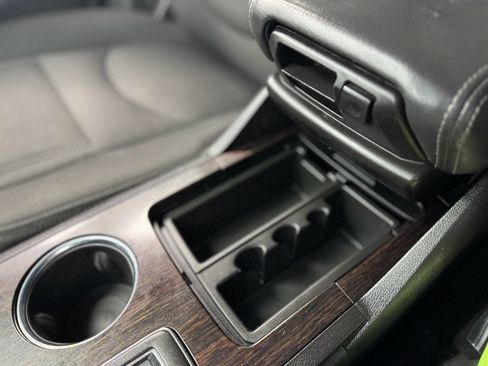 Used 2015 Chevrolet Traverse LT image 25